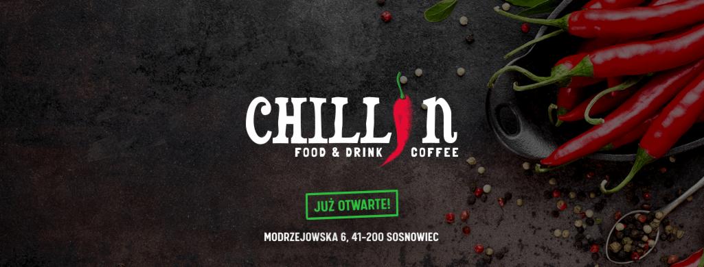 Logo restauracji Chill On z czerwonym chili zamiast litery 'i', otoczone przyprawami i papryczkami chili na ciemnym tle.