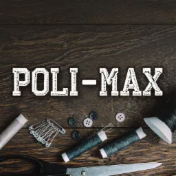 Aranżacja krawiecka na drewnianym stole: nożyczki, szpilki, nici, guziki i napis 'POLI-MAX' w stylu vintage.