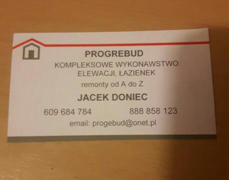 Wizytówka firmy PROGREBUD oferującej kompleksowe wykonawstwo elewacji i łazienek, remonty od A do Z. Kontakt: Jacek Doniec, numery telefonów i adres email.