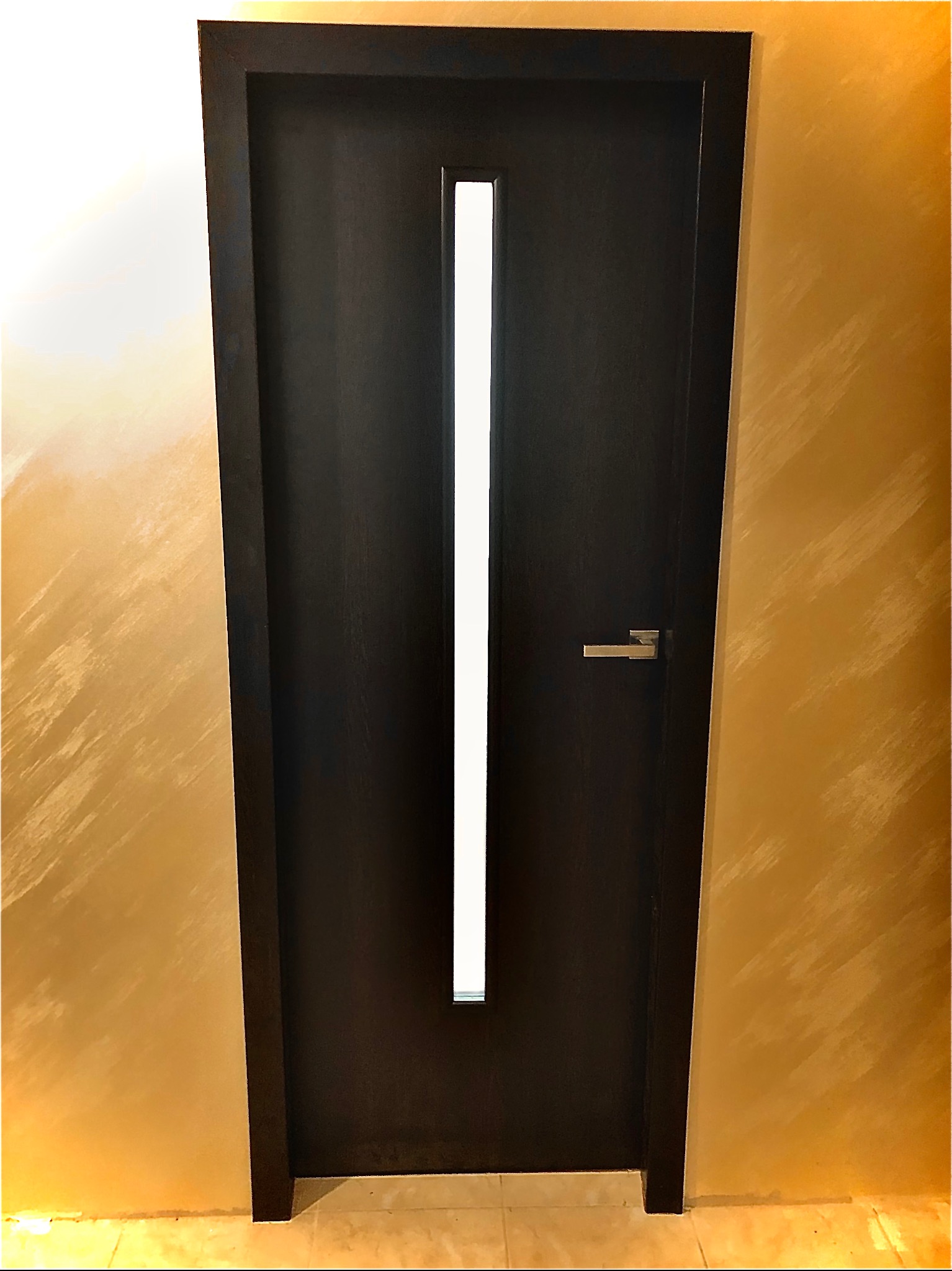 Drzwi wewnętrzne z zabudową starej ościeżnicy. Kolor venge