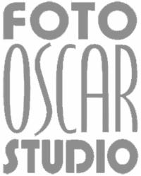 Szary napis FOTO OSCAR STUDIO na białym tle, logo firmy fotograficznej.
