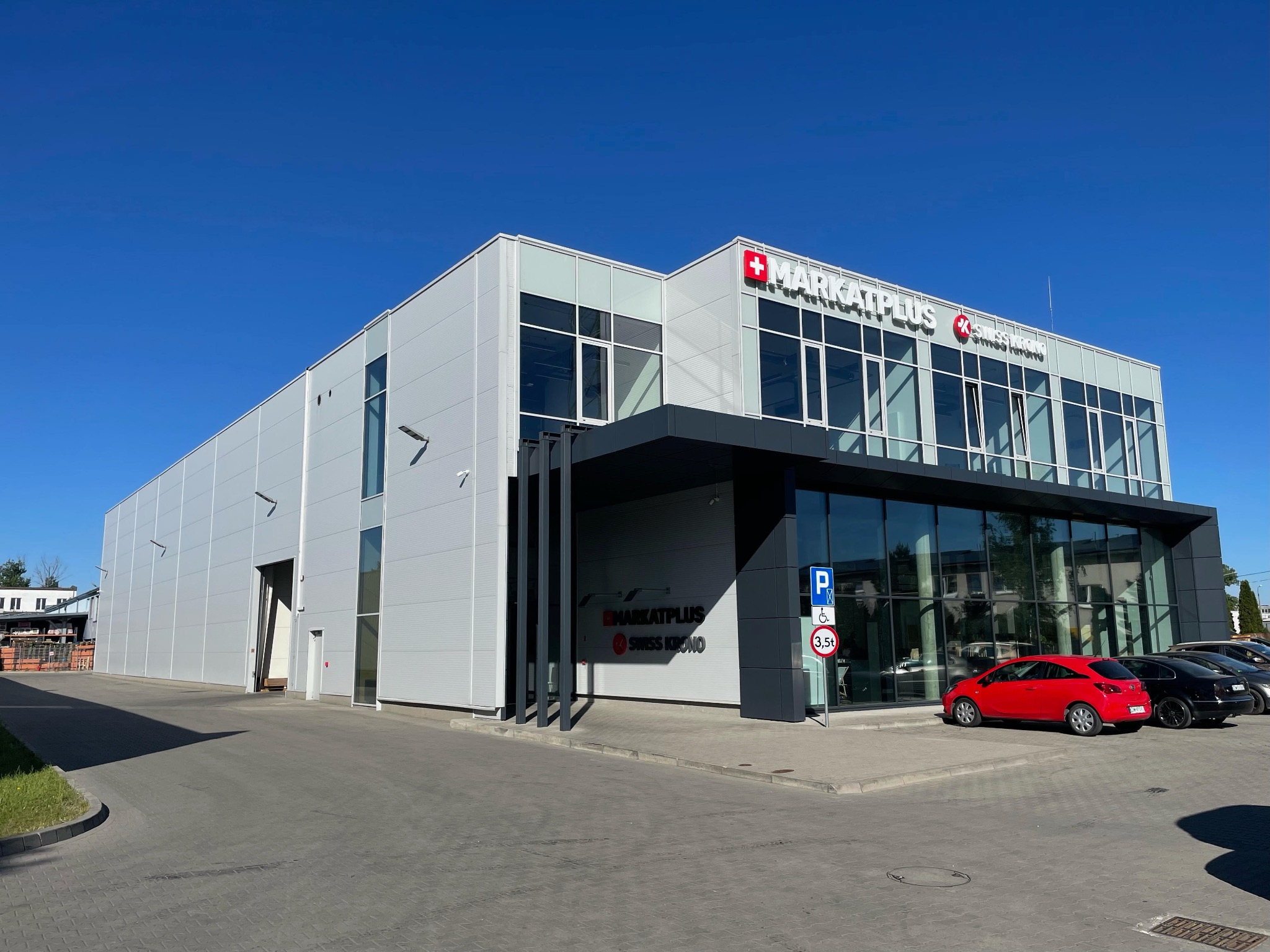 Budynek produkcyjny, cięcie płyt meblowych. Wrocław