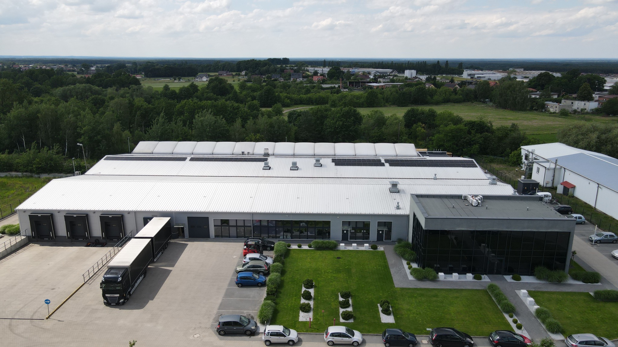 Budynek produkcyjny: stolarnia, montownia korpusów, malarnia, krojnia, szwalnia, magazyn, biurowiec - Ostrzeszów