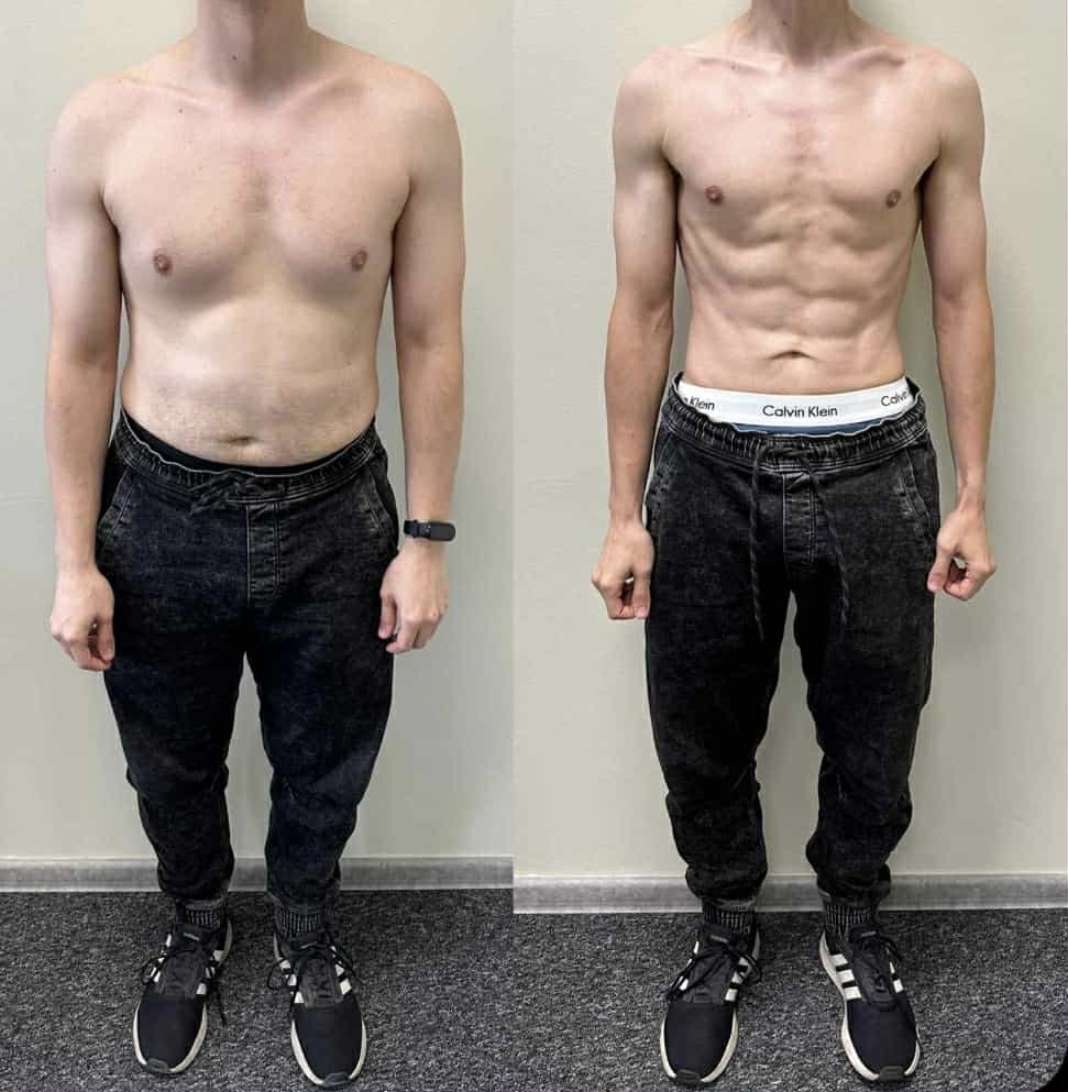 Męska transformacja sylwetki: zdjęcie 'przed' z delikatnym brzuchem i 'po' z widocznymi mięśniami brzucha. Spodnie dresowe i sportowe buty w obu ujęciach.