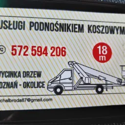 Wizytówka firmy oferującej usługi z użyciem podnośnika koszowego i wycinkę drzew w Poznaniu i okolicach, z numerem telefonu i adresem e-mail.
