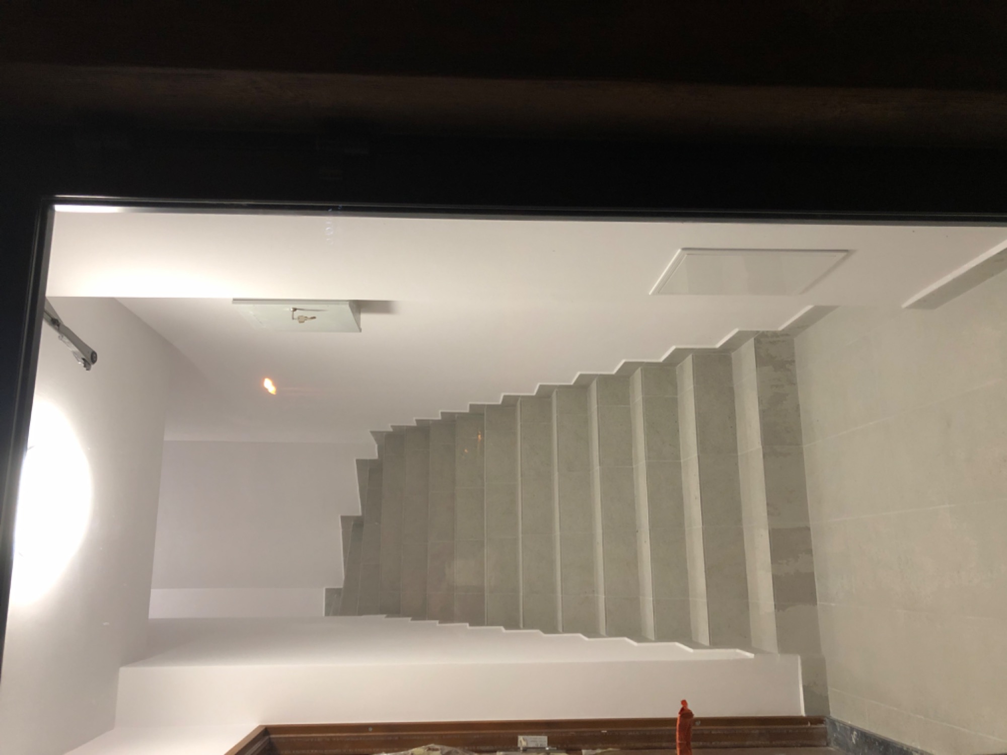 Klatka schodowa gładź , płytki