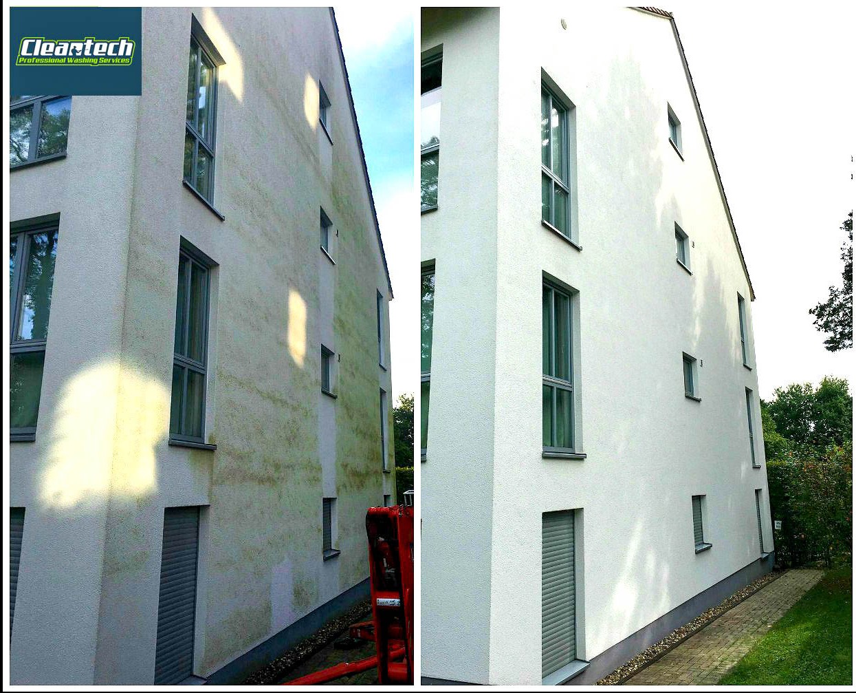 Zdjęcie elewacji budynku przed i po myciu. Po lewej stronie widoczny brud, po prawej czysta, biała elewacja. Widoczne okna i drzwi garażowe.