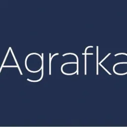 Logo firmy z nazwą 'Agrafka', gdzie litera A jest zastąpiona przez białą agrafkę na granatowym tle.