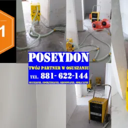 Żółte osuszacze przemysłowe TROTEC z wężami na budowie, widoczne ślady wilgoci na ścianach, logo firmy Poseydon i nagroda Oferteo Najlepsi 2021.