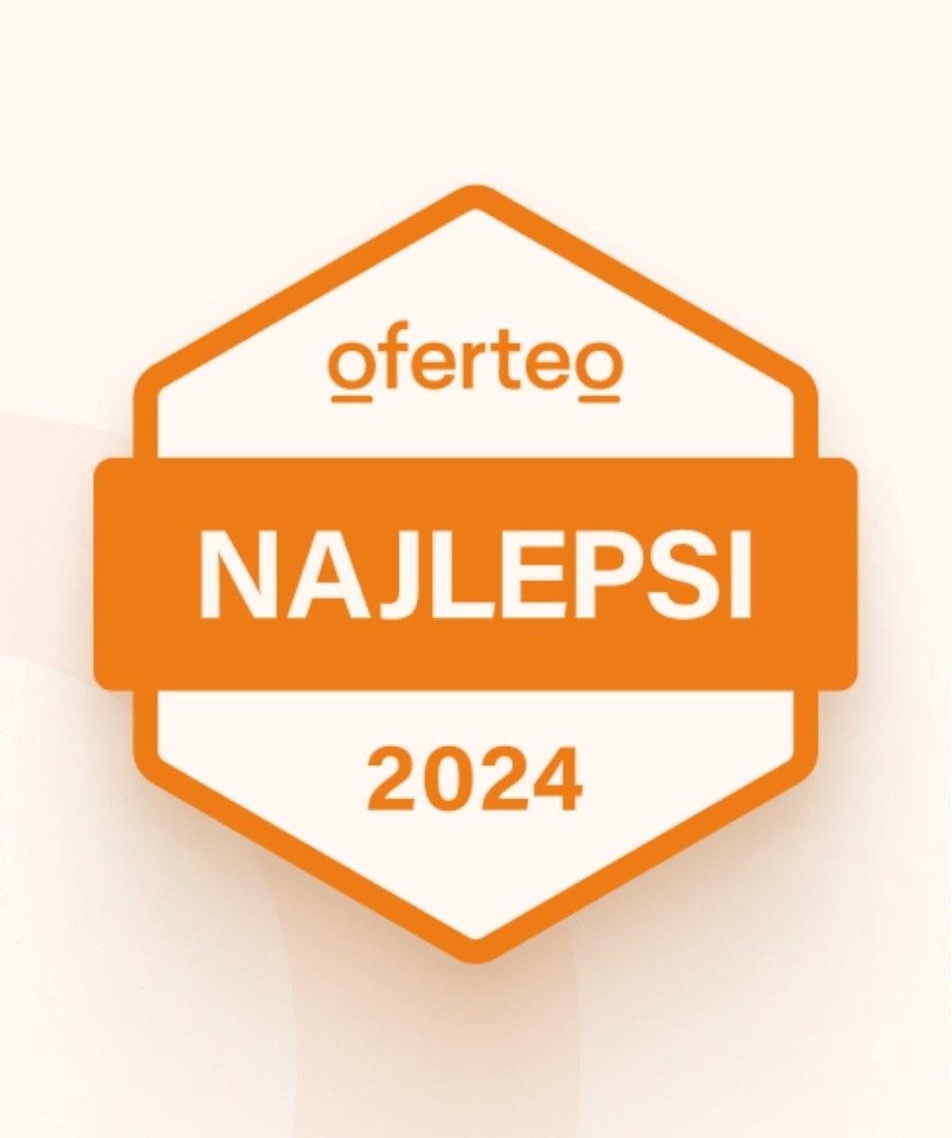 Oferteo.pl: Pomarańczowo-biała odznaka 'Najlepsi 2024' na jasnym tle.