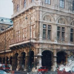 Opera Wiedeńska podłogi zostały wykonane przez Firmę Wilde Parkiet.
