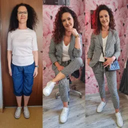 Kobieta przed i po stylizacji: kręcone włosy, wzorzysty garnitur, białe sneakersy na tle różowej tapety z flamingami. Widoczne zmiany w wyglądzie i ubiorze.