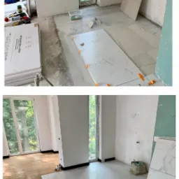 Dwa ujęcia z remontowanego pokoju: na g&oacute;rnym zdjęciu przygotowanie podłoża i układanie płytek z użyciem krzyżyk&oacute;w dystansowych, na dolnym zdjęciu fragment ułożonej podłogi z płytek imitujących...