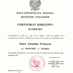 Skan Certyfikatu Księgowego wydanego przez Ministra Finansów dla Sebastiana Wolszczaka, potwierdzający jego kwalifikacje do usługowego prowadzenia ksiąg rachunkowych, numer 61049/2013.