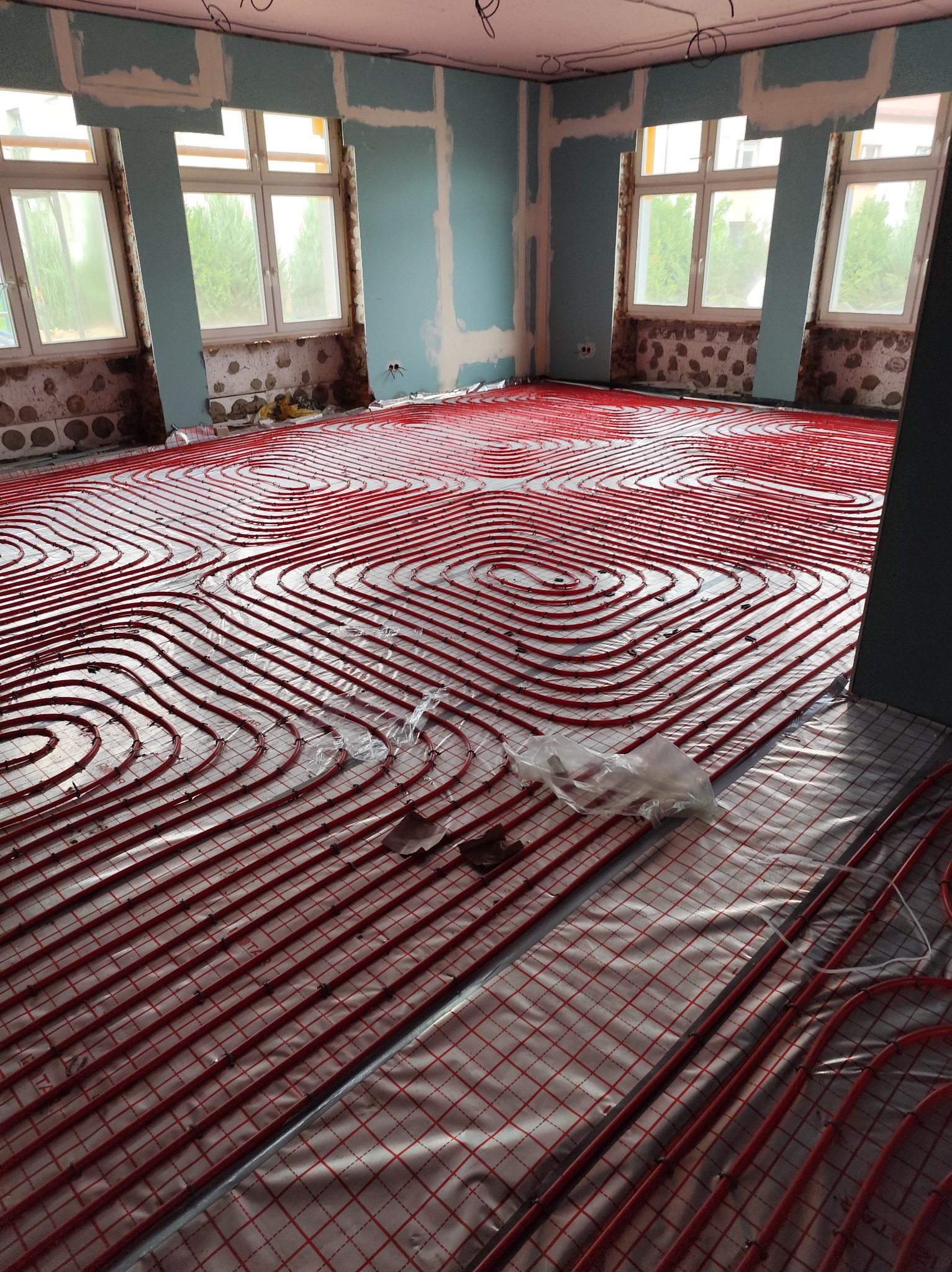 Ogrzewanie podłogowe w remontowanym budynku gminnym.