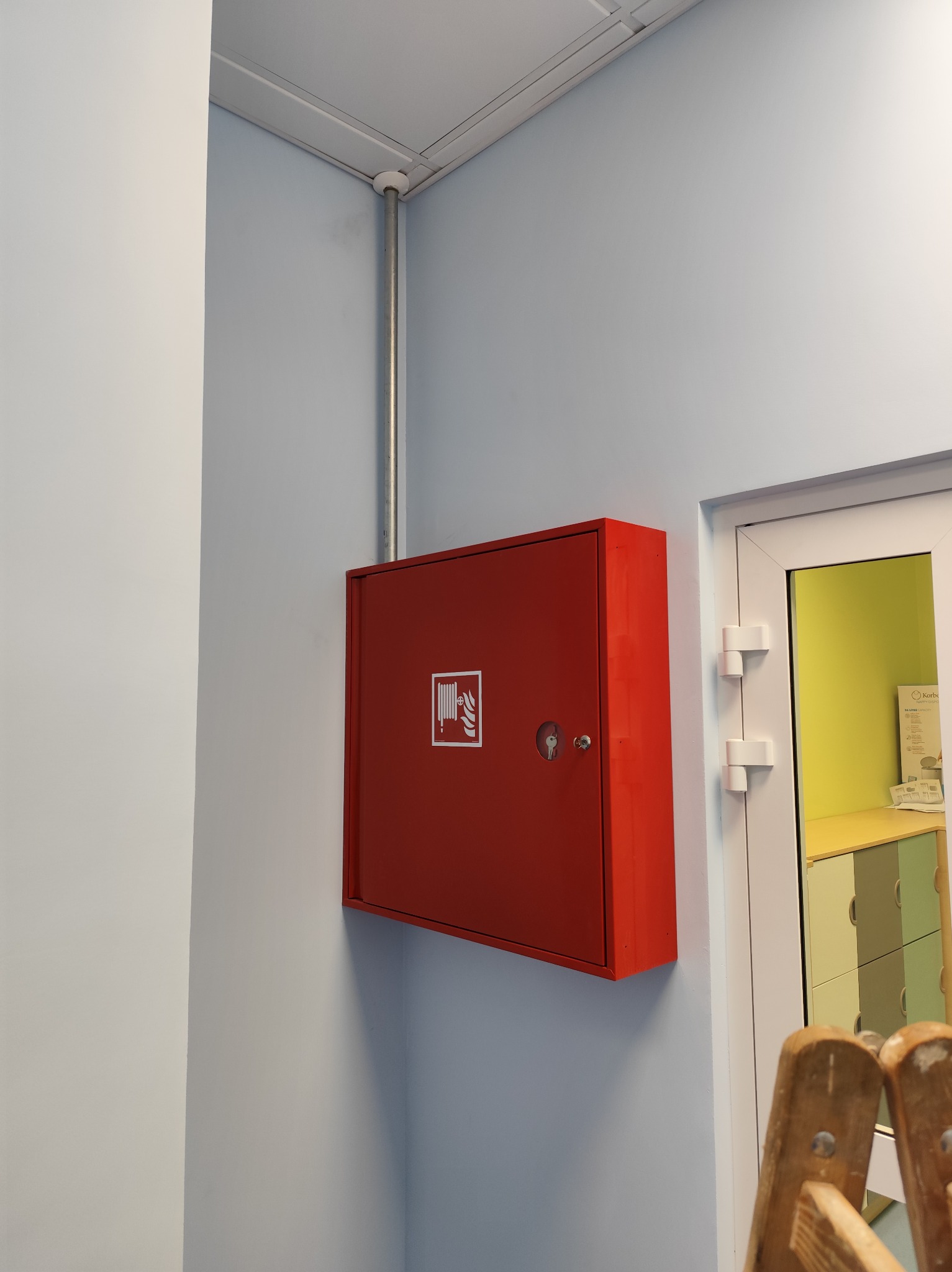 Wykonanie instalacji hydrantowej wraz z montażem szafki z hydrantem.