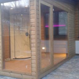 Sauna ogrodowa z wypoczywalnią, prysznicem o wym 250 x 450 cm. Wykonana z jodły.