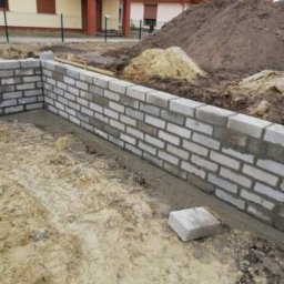 Firma budowlana KRIS-BAU wybuduje twoj dom. Oferujemy kompleksowe murowanie domow jednorodzinnych itp.
Zakres prac od fundamentow az po dach. Wolne terminy. Praca od zaraz. Poznań i okolice.