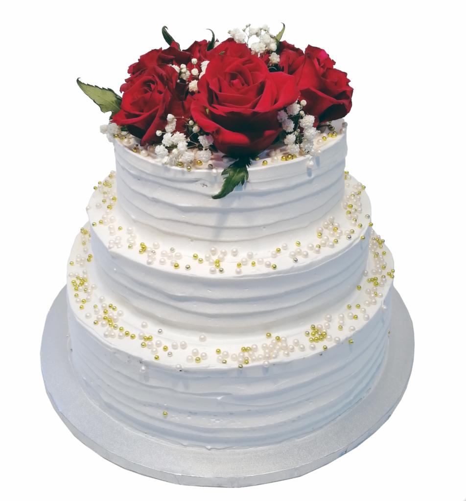 Dwupiętrowy tort weselny z białym kremem, zdobiony czerwonymi różami, gipsówką i złotymi perłami, na srebrnej podstawie.