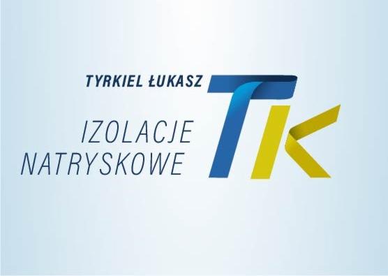 Logo firmy Tyrkiel Łukasz, specjalizującej się w izolacjach natryskowych, z niebiesko-żółtym znakiem graficznym TK na jasnoniebieskim tle.