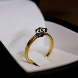 Pierścionek zaręczynowy na życzenie klienta