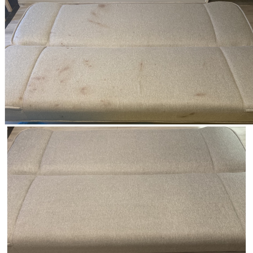 Beżowa sofa modułowa: górny panel z widocznymi plamami przed czyszczeniem, dolny panel po profesjonalnym czyszczeniu tapicerki, ukazujący usunięcie zabrudzeń.