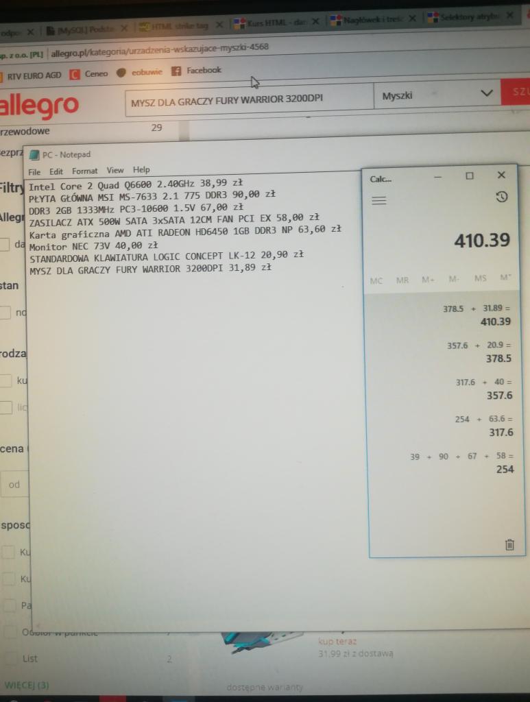 Zrzut ekranu z widocznym otwartym Notatnikiem z listą podzespołów komputerowych i kalkulatorem z wynikami obliczeń, na tle strony Allegro z wyszukiwaniem myszy dla graczy.