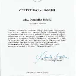 Skan certyfikatu mediatora wydanego adwokat Dominice Bołądź przez Centrum Mediacji przy Naczelnej Radzie Adwokackiej, z podpisem adw. dr Agnieszki Zemke-Góreckiej.