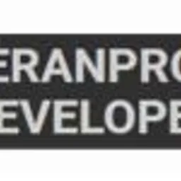 Czarny szyld z białym napisem 'ERANPRO DEVELOPER' w zbliżeniu.