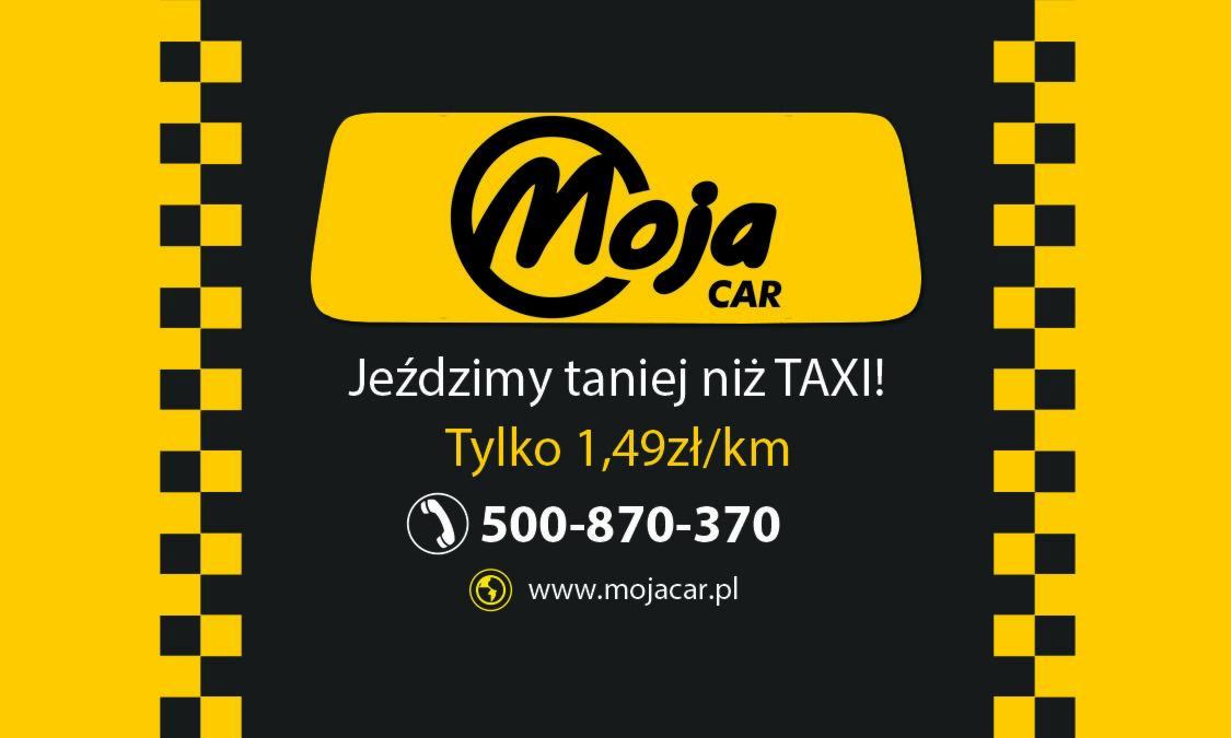 Grafika reklamowa firmy Moja Car oferującej przejazdy tańsze niż taksówki, z ceną 1,49zł/km, numerem telefonu i adresem strony internetowej, na żółto-czarnym tle w szachownicę.