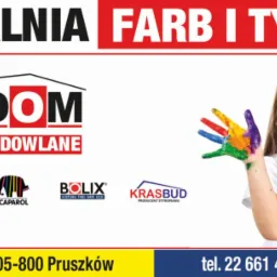 Reklama mieszalni farb i tynków MW Dom z Pruszkowa, prezentująca uśmiechniętą dziewczynkę z pomalowanymi farbami dłońmi i twarzą, obok logotypy producentów Beckers, Tikkurila, Caparol, Bolix...