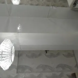 Efekt końcowy z remontu gabinetu kosmetycznego, zabudowy na wysoki połysk wykonane na miejscu wlasnoręcznie