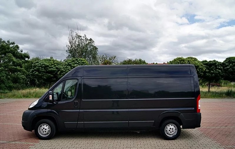 Blaszak Peugeot Boxer - 1350kg ładowności, 4 europalety Wymiary : 3,6m długi, 1,6m szeroki, 1,8m wysoki.