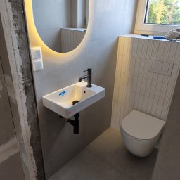 Toaleta, willa z lat 70. Kompleksowy remont, nowa instalacja wodna, kanalizacyjna i CO.