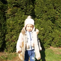 Kożuszek dzieciecy ze skór owczych , obszyty królikiem