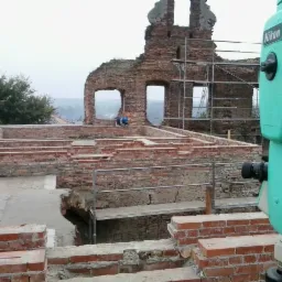 Tyczenie osi pod belki stalowe podtrzymujące konstrukcję