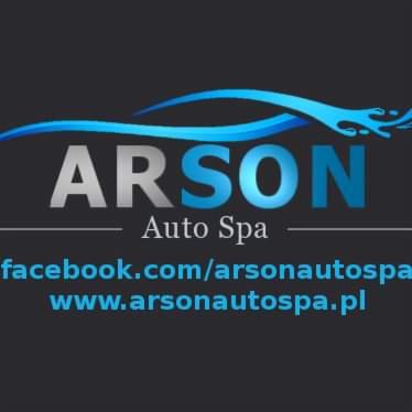 Logo firmy Arson Auto Spa z adresem strony internetowej i Facebooka na ciemnoszarym tle.