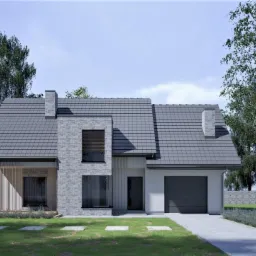 Wizualizacja nowoczesnego domu jednorodzinnego z szarą dachówką, elewacją z elementami kamienia i drewna oraz garażem, otoczonego zielonym trawnikiem i drzewami.