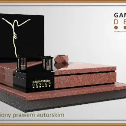 Wizualizacja projektu nagrobka z czerwonego granitu z czarnym elementem pionowym zdobionym złotym symbolem, z lampionami i wazonem. Widoczne logo firmy 'GAMARSTONE DESIGN' oraz informacja...