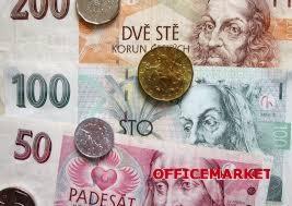 Różnorodne czeskie banknoty i monety ułożone na płasko, widoczne nominały 200, 100, 50 koron, z elementami portretów i herbów, częściowo zakryte przez monety.