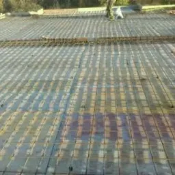 Zbrojenie płyty fundamentowej z widoczną siatką stalową, przygotowane do zalania betonem w Olkuszu.