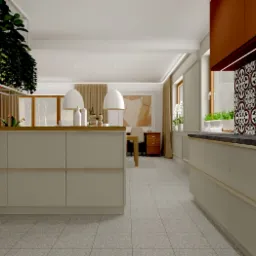 Wnętrze kuchni z wyspą, beżowe szafki z drewnianymi blatami, ozdobna ściana z płytek w stylu marokańskim, wiszące lampy i rośliny w metalowej konstrukcji nad wyspą, w tle st&oacute;ł i krzesła.