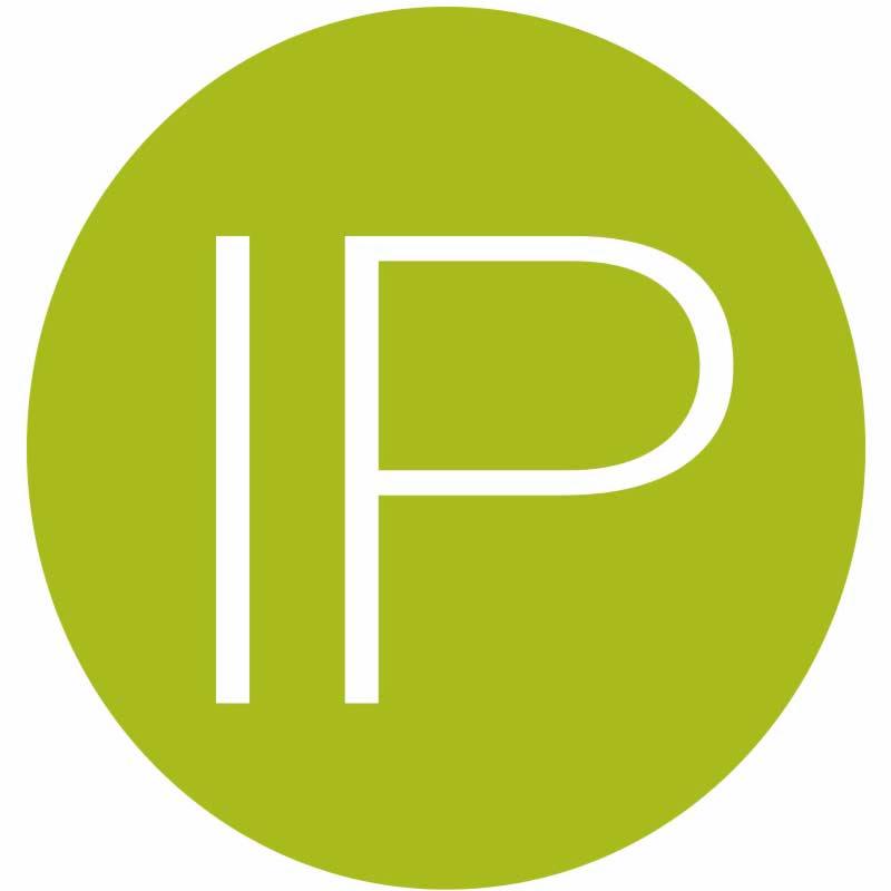 Minimalistyczne logo 'IP' w kolorze białym na okrągłym, jasnozielonym tle, prezentowane przez firmę z Mińska Mazowieckiego.