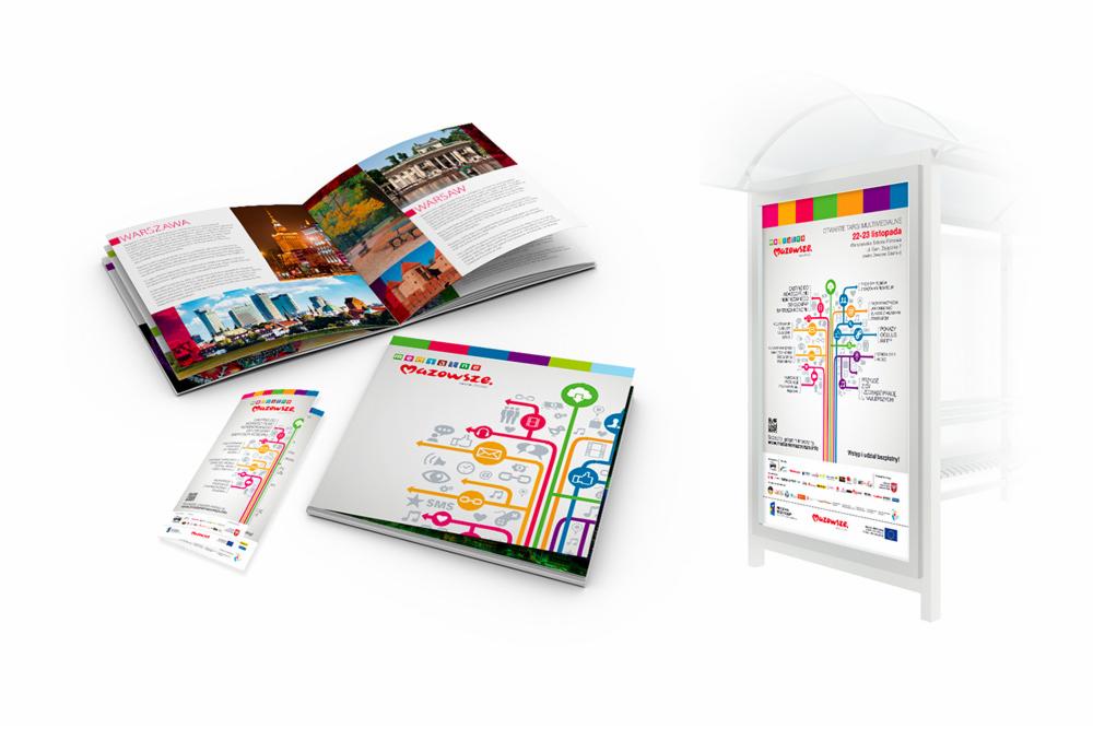 Zestaw materiałów promocyjnych: otwarty folder z widokami Warszawy, broszura z kolorową grafiką symboli komunikacji i plakat w wiacie przystankowej z informacjami o wydarzeniu.