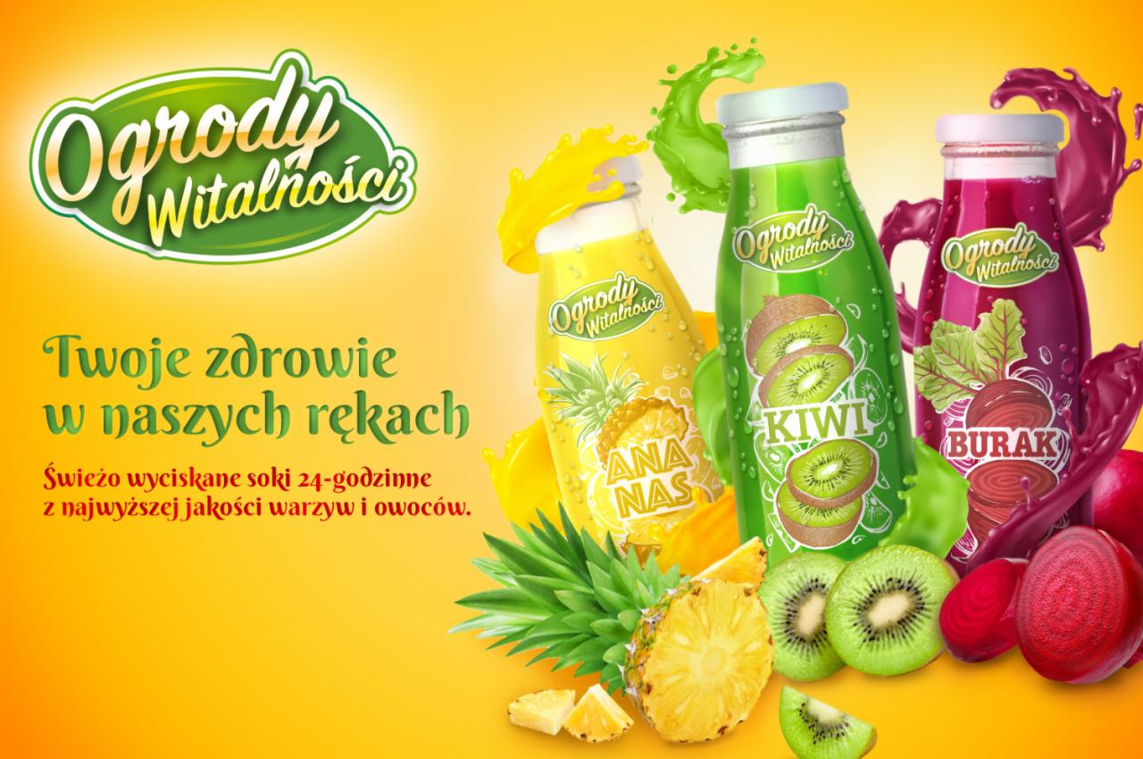 Grafika reklamowa trzech butelek świeżo wyciskanych soków owocowo-warzywnych: ananasowego, kiwi i buraka, z etykietami 'Ogrody Witalności', otoczonych spadającymi kroplami soku i kawałkami owoców.