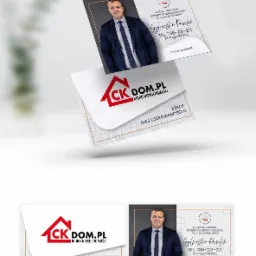 Wizytówki biura nieruchomości CK Dom.pl z Kielc. Na wizytówkach logo firmy, dane kontaktowe i zdjęcie licencjonowanego pośrednika Sylwestra Pawlika.