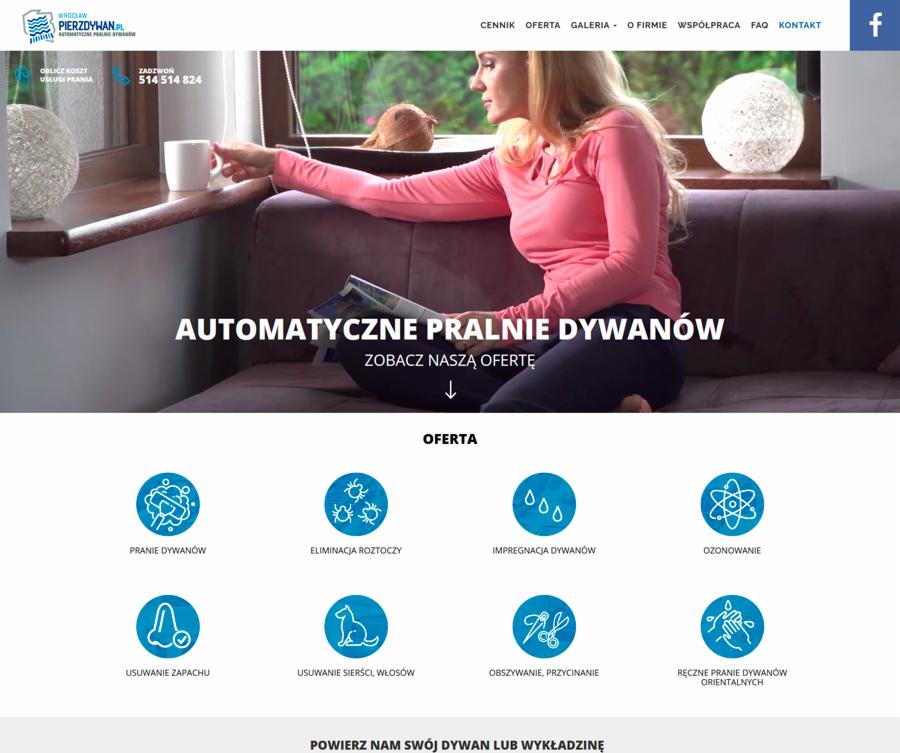 Strona internetowa firmy oferującej automatyczne pranie dywanów, prezentująca kobietę z filiżanką czytającą gazetę na sofie, z widocznymi ikonami usług: pranie, eliminacja roztoczy, impregnacja...