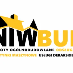 Logo firmy budowlanej Niwbud z grafiką dachu w kolorach czarnym i żółtym, oferującej roboty ogólnobudowlane, obsługę BHP, tynki maszynowe i usługi dekarskie.