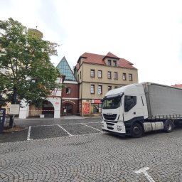 Ciężarówka maxi , 33 miejsca paletowe, wysokość regulowana od 2,70 do 3m , ładowność 24 tony 