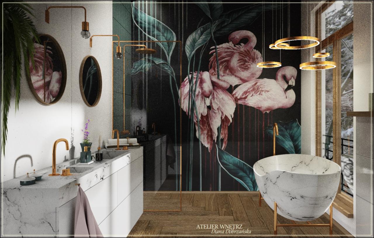 Elegancka łazienka z marmurową umywalką i wanną na złotych nóżkach, ozdobiona tapetą z motywem flamingów i roślin, oświetlona złotymi lampami wiszącymi i kinkietami, z widokiem na zimowy krajobraz...